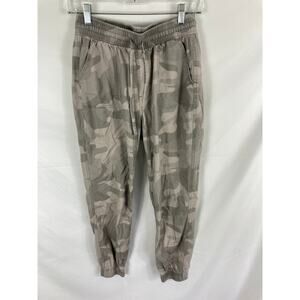 Hollister Ultra High Rise Jogger Camo Size Small